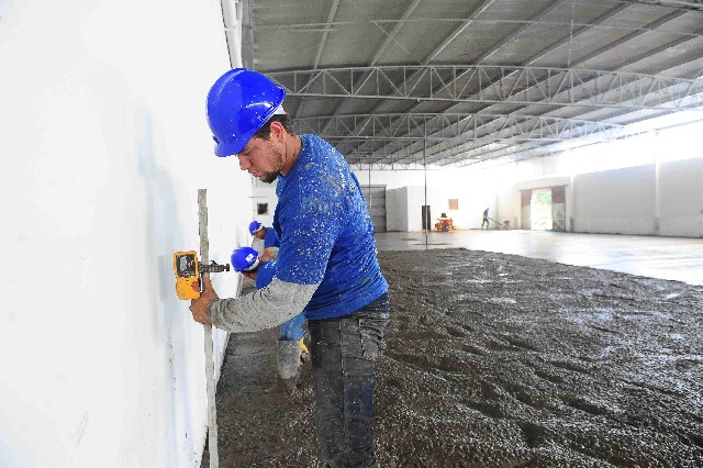 Foto 2 - Piso industrial nivelado a laser